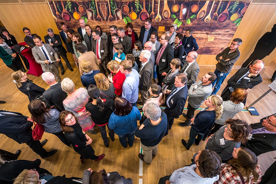 Das Publikum folgte der Aufforderung, sich einem der 4 Abschnitte zuzuordnen. Das Thema lautete. Wie gut kenne ich die Angebote der anderen Sozialversicherungsträger? 