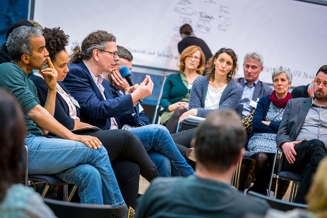 iga.Kolloquium 2017: Im sogenannten Fishbowl treffen sich das Publikum und die Refenerenten zum Austausch über die Workshopergebnisse.