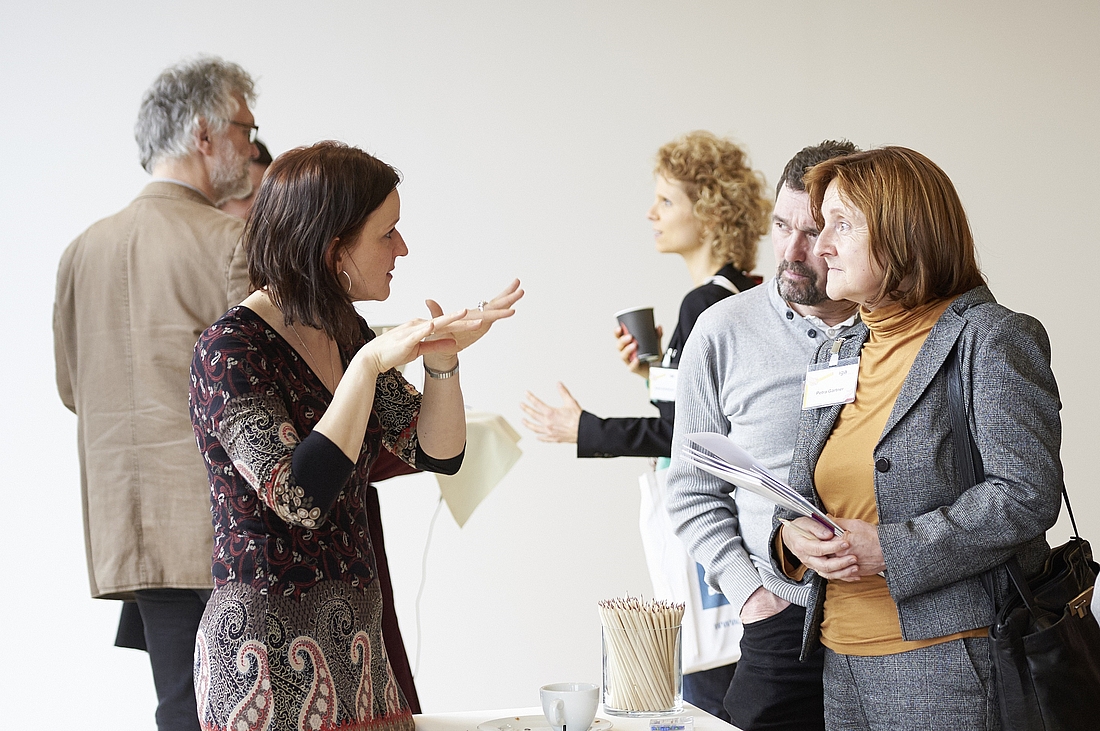 iga.Kolloquium 2015: Zwei Frauen besprechen sich