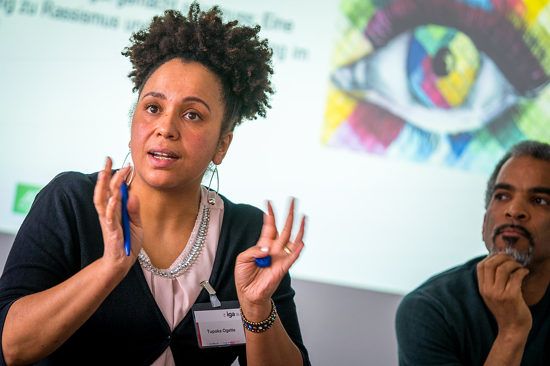 iga.Kolloquium 2017: Die Referentin spricht im Workshop vor Teilnehmenden.