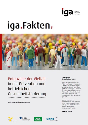 Titelbild iga.Fakten 8: Zahlreiche Modellbaufiguren, die Männer und Frauen unterschiedlichen Alters darstellen, stehen eng zusammen.