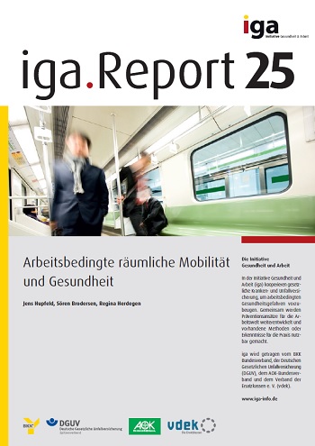 Titelbild des iga.Reports 25: Zwei Personen stehen in einer U-Bahn.