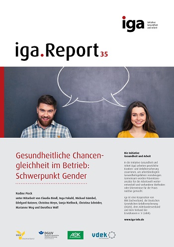 Titelbild des iga.Reports 35: Ein Mann und eine Frau stehen lächelnd vor einer dunklen Wand. Diese zeigt eine mit Kreide gezeichnete Sprechblase. 
