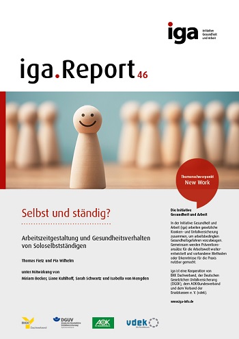 Titelbild des iga.Reports 46: Im Vordergrund steht eine einzelne Spielfigur aus Holz. Die Figur lächelt. Im Hintergrund befinden sich weitere, unscharf dargestellte hölzerne Spielfiguren.